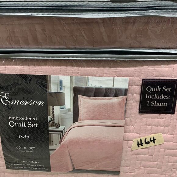 Great Bay Home Silver Pink Soft Microfiber Bedspread and Coverlet Twin Size H64 - Picture 2 of 3